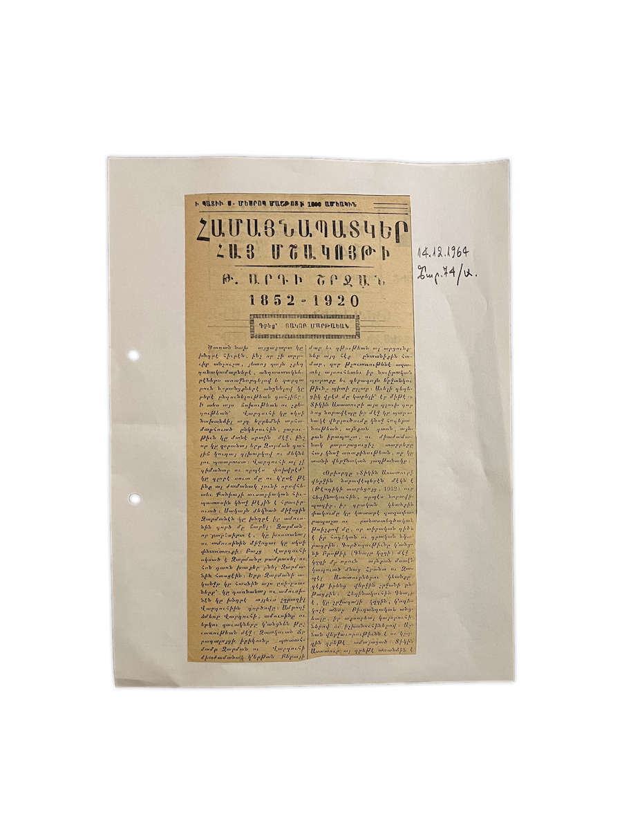 köşe yazıları arşivinden kesilmiş makalelerden birinin fotoğrafı