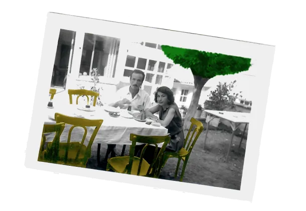 sofra başında oturan bir erkek ve kadın fotoğrafı