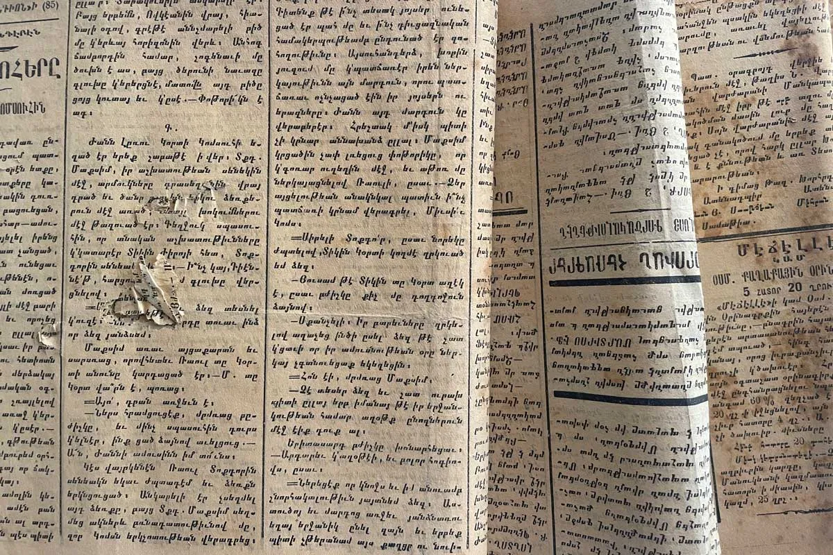 Süreli yayın arşivindeki dergilerden bir kısmını göründüğü fotoğraf